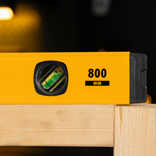 Уровень алюминиевый, магнит, фрезерованный, 3 глазка (1 зеркал.) 0,5 мм/м, 800 мм Denzel по ценам производителя в Санкт-Петербурге с доставкой по всей России