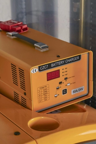 Штабелер самоходный 1,5 т 5,6 м XILIN CDDR15-III 24/200 В/Ач (сопровождаемый) по ценам производителя в Санкт-Петербурге с доставкой по всей России