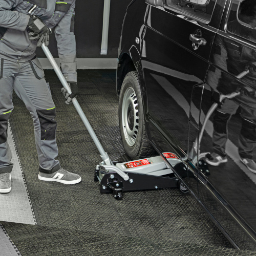 Домкрат гидравлический подкатной, 3.5 т, высота подъема 145-490 мм, с педалью Matrix по ценам производителя в Санкт-Петербурге с доставкой по всей России