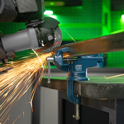 Тиски слесарные, настольные, поворотные, ширина рабочих губок 65 мм, наковальня Сибртех купить в Москве с доставкой по всей России | ProtosMarket.ru