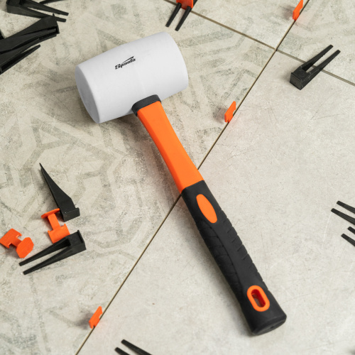 Киянка резиновая, 680 г, белая резина, фибергласовая рукоятка Sparta купить в Москве с доставкой по всей России | ProtosMarket.ru