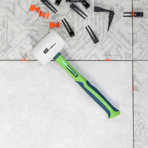 Киянка резиновая, 680 г, белая резина, фибергласовая рукоятка Сибртех купить в Москве с доставкой по всей России | ProtosMarket.ru