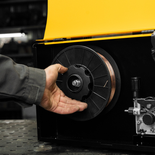 Аппарат инвертор. полуавтомат. cварки IMIG-205SDR, 200 А, ПВ 60%, катушка 5 кг Denzel по ценам производителя в Санкт-Петербурге с доставкой по всей России