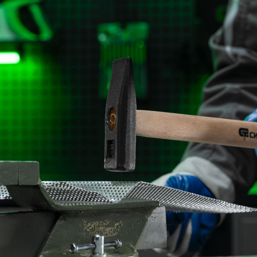 Молоток слесарный 300 г, квадратный боек, деревянная рукоятка Сибртех купить в Москве с доставкой по всей России | ProtosMarket.ru