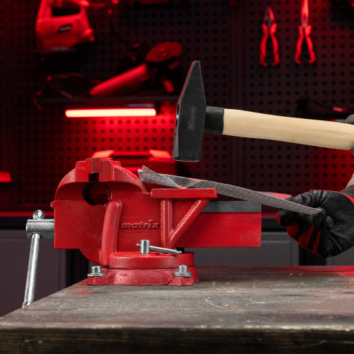 Тиски слесарные, 125 мм, поворотные, с наковальней Matrix купить в Москве с доставкой по всей России | ProtosMarket.ru