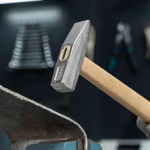 Молоток слесарный, 600 г, квадратный боек, деревянная рукоятка купить в Москве с доставкой по всей России | ProtosMarket.ru