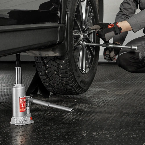 Домкрат гидравлический бутылочный, 3 т, высота подъема 194-372 мм, в пластиковый кейсе Matrix по ценам производителя в Санкт-Петербурге с доставкой по всей России