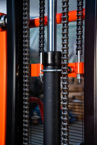 Штабелер-бочкокантователь гидравлический 0,35 т 2,5 м TOR CDT с электроподъемом по ценам производителя в Санкт-Петербурге с доставкой по всей России