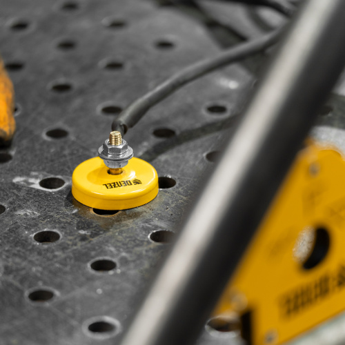 Набор из 2 магнитных сварочных фиксаторов и магнитной клеммы "масса" Denzel по ценам производителя в Санкт-Петербурге с доставкой по всей России