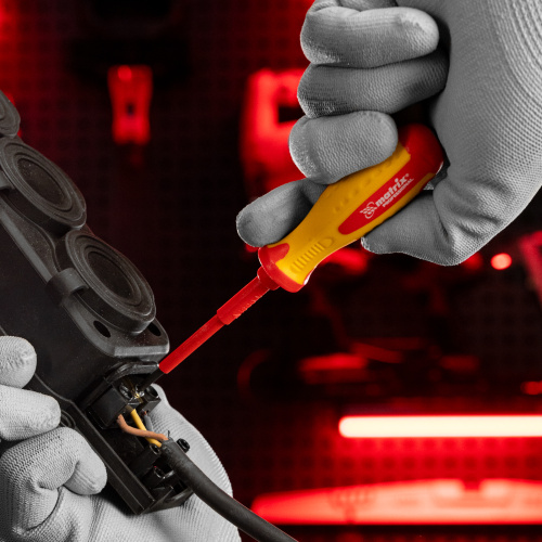 Отвертка Insulated, PH0 x 75 мм, CrMo, до 1000 В, двухкомпонентная рукоятка Matrix Professional по ценам производителя в Санкт-Петербурге с доставкой по всей России