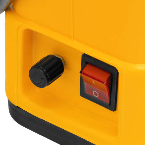 Опрыскиватель ранцевый аккумуляторный D-16LA, 16 л, 12 В, 8 Ач Denzel по ценам производителя в Санкт-Петербурге с доставкой по всей России