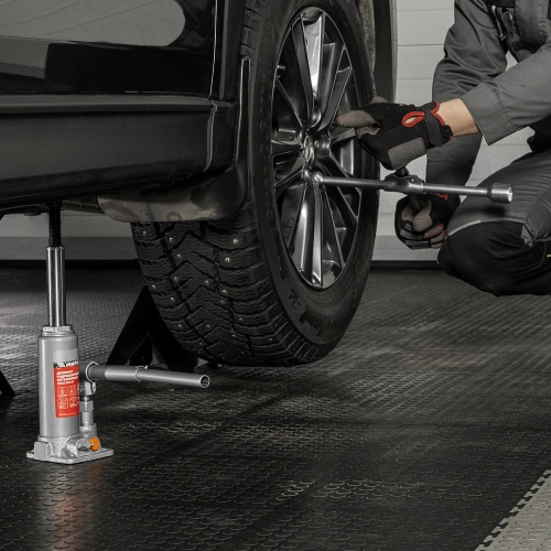 Домкрат гидравлический бутылочный, 2 т, h подъема 181-345 мм, в пластиковом кейсе Matrix по ценам производителя в Санкт-Петербурге с доставкой по всей России