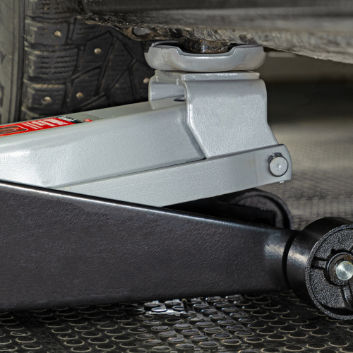 Домкрат гидравлический подкатной, 3.5 т, высота подъема 145-490 мм, с педалью Matrix по ценам производителя в Санкт-Петербурге с доставкой по всей России