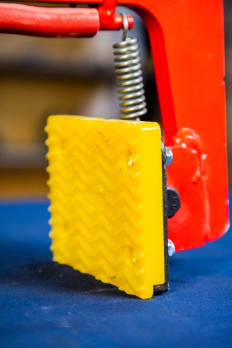 Клещевой вертикальный захват TOR для брикетов и блоков 12-18 см г/п 280 кг по ценам производителя в Санкт-Петербурге с доставкой по всей России