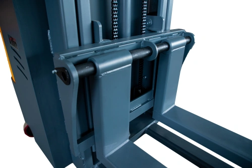 Штабелер самоходный 1,5 т 2,5 м XILIN CDD15K-EN  24/105 В/Ач с раздвижными вилами (с платформой) по ценам производителя в Санкт-Петербурге с доставкой по всей России