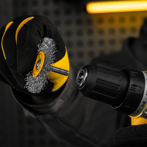 Щетка для дрели, 60 мм, Плоская, со шпилькой, нержавеющая витая проволока Denzel по ценам производителя в Санкт-Петербурге с доставкой по всей России