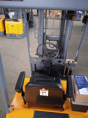 Погрузчик электрический трехопорный XILIN 1,5 т 4,5 м CPD15S-E сайдшифт по ценам производителя в Санкт-Петербурге с доставкой по всей России