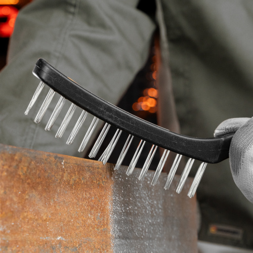 Щетка четырехрядная металлическая с пластмассовой ручкой Sparta по ценам производителя в Санкт-Петербурге с доставкой по всей России