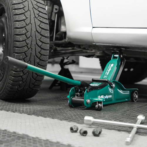 Домкрат гидравлический подкатной, 2 т, 85-330 мм, низкий подхват, в пласт. кейсе Сибртех по ценам производителя в Санкт-Петербурге с доставкой по всей России