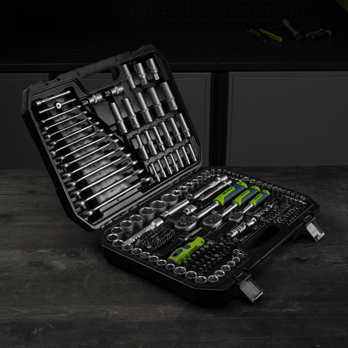 Набор инструментов, 1/2", 3/8", 1/4", пластиковый кейс 215 предм. Сибртех купить в Москве с доставкой по всей России | ProtosMarket.ru