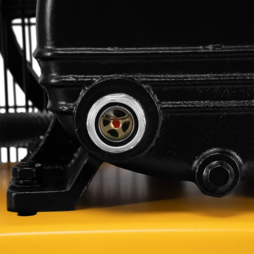 Компрессор воздушный BCV2200/100, ременный привод, 2.2 кВт, 100 литров, 370 л/мин Denzel по ценам производителя в Санкт-Петербурге с доставкой по всей России