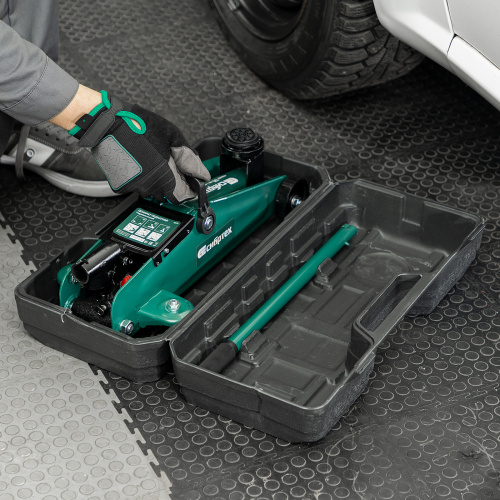 Домкрат гидравлический подкатной, 2 т, 135-320 мм, в пласт. кейсе Сибртех по ценам производителя в Санкт-Петербурге с доставкой по всей России