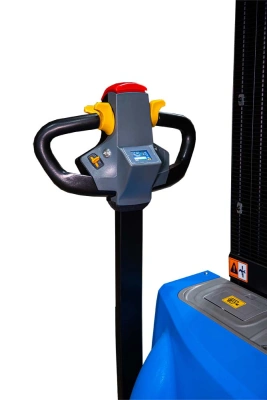 Штабелер самоходный 1,5 т 3,3 м TOR WS15H-3300SC PRO 24/105 В/Ач контр. скорости подъема по ценам производителя в Санкт-Петербурге с доставкой по всей России