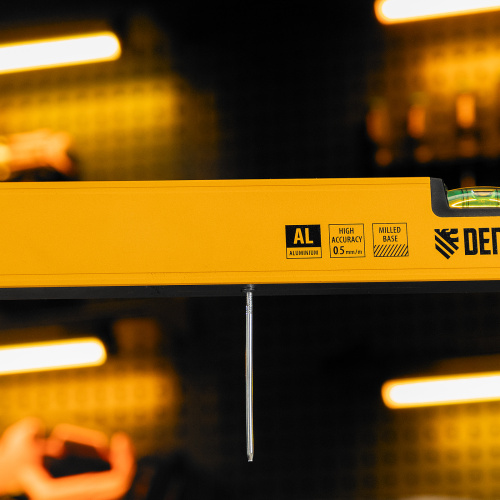 Уровень алюминиевый, магнит, фрезерованный, 3 глазка (1 зеркал.) 0,5 мм/м, 800 мм Denzel по ценам производителя в Санкт-Петербурге с доставкой по всей России