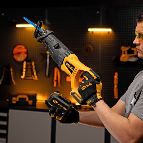 Пила сабельная аккумуляторная бесщет BRC-120,  18В Li-Ion Denzel купить в Москве с доставкой по всей России | ProtosMarket.ru