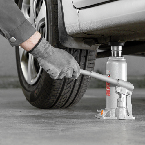 Домкрат гидравлический бутылочный, 6 т, h подъема 216-413 мм, в пластиковом кейсе Matrix по ценам производителя в Санкт-Петербурге с доставкой по всей России