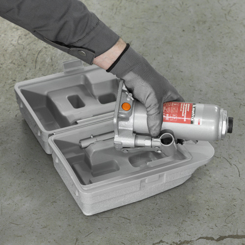 Домкрат гидравлический бутылочный, 6 т, h подъема 216-413 мм, в пластиковом кейсе Matrix по ценам производителя в Санкт-Петербурге с доставкой по всей России