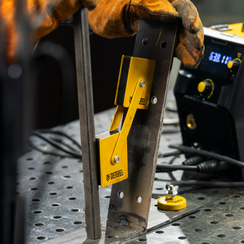 Фиксатор магнитный регулируемый для сварочных работ усилие 50 LB Denzel купить в Москве с доставкой по всей России | ProtosMarket.ru