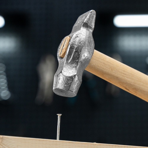 Молоток слесарный, 500 г, круглый боек, деревянная рукоятка по ценам производителя в Санкт-Петербурге с доставкой по всей России