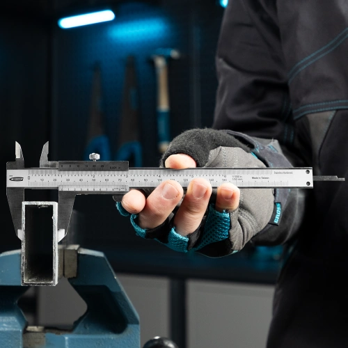 Штангенциркуль, 150 мм, 0.02 мм, нержавеющая сталь, с глубиномером Gross по ценам производителя в Санкт-Петербурге с доставкой по всей России