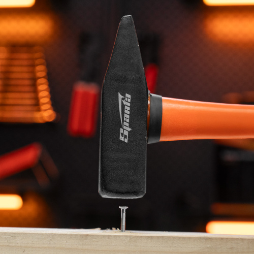 Молоток слесарный, 800 г, фибергласовая обрезиненная рукоятка Sparta купить в Москве с доставкой по всей России | ProtosMarket.ru