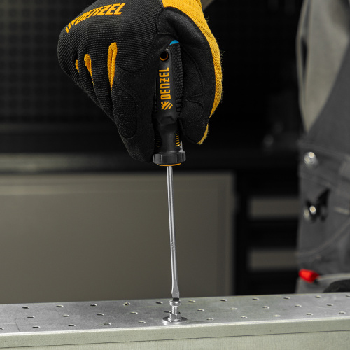 Отвертка SL4х100 мм, CrV, трехкомпонентная рукоятка Denzel по ценам производителя в Санкт-Петербурге с доставкой по всей России