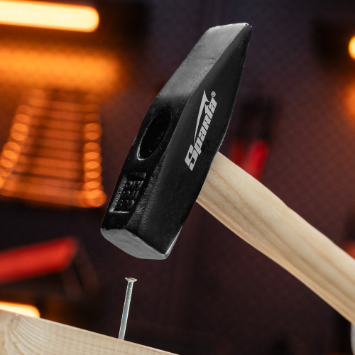 Молоток слесарный, 600 г, квадратный боек, деревянная рукоятка Sparta купить в Москве с доставкой по всей России | ProtosMarket.ru