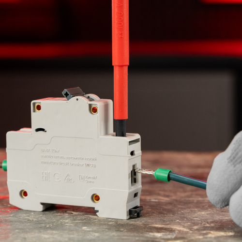 Отвертка Insulated, PH2 x 100 мм, CrMo, до 1000 В, двухкомпонентная рукоятка Matrix Professional по ценам производителя в Санкт-Петербурге с доставкой по всей России