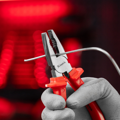 Плоскогубцы Econom, 180 мм, шлифованные, пластмассовые рукоятки Matrix купить в Москве с доставкой по всей России | ProtosMarket.ru