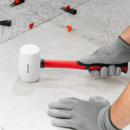 Киянка резиновая, 450 г, белая резина, фибергласовая рукоятка Matrix купить в Москве с доставкой по всей России | ProtosMarket.ru