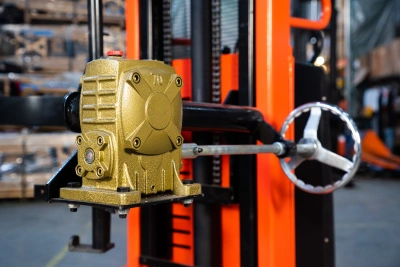 Штабелер-бочкокантователь гидравлический 0,35 т 2,5 м TOR CDT с электроподъемом по ценам производителя в Санкт-Петербурге с доставкой по всей России