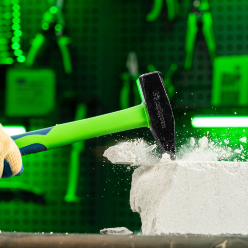 Молоток слесарный, 800 г, фибергласовая обрезиненная рукоятка Сибртех купить в Москве с доставкой по всей России | ProtosMarket.ru