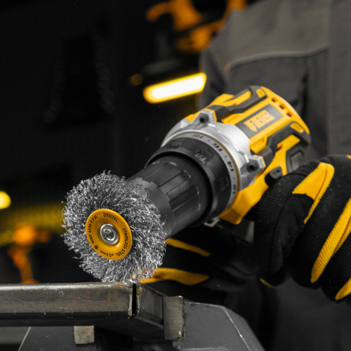 Щетка для дрели, 50 мм, Плоская, со шпилькой, нержавеющая витая проволока Denzel по ценам производителя в Санкт-Петербурге с доставкой по всей России