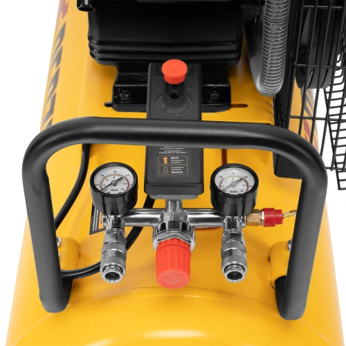 Компрессор воздушный BCV2200/100, ременный привод, 2.2 кВт, 100 литров, 370 л/мин Denzel по ценам производителя в Санкт-Петербурге с доставкой по всей России