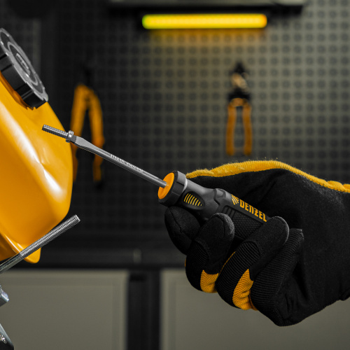 Отвертка SL5x75 мм, CrV, трехкомпонентная рукоятка Denzel по ценам производителя в Санкт-Петербурге с доставкой по всей России