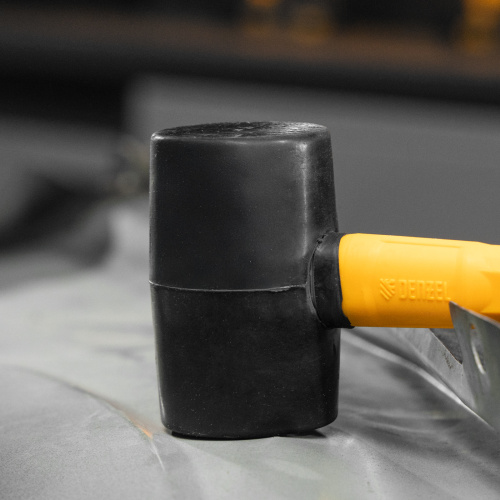 Киянка резиновая, 225 г, черная, фибергласовая рукоятка c TPR покрытием Denzel по ценам производителя в Санкт-Петербурге с доставкой по всей России