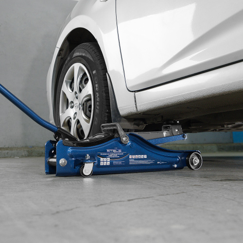 Домкрат гидравлический подкатной в пластиковом кейсе, 2 т, Low Profile, 80-380 мм Stels по ценам производителя в Санкт-Петербурге с доставкой по всей России