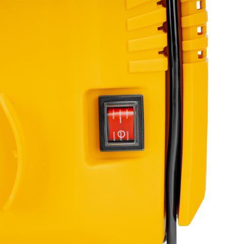 Компрессор воздушный DL1300, 10 бар, 1,3 кВт 180 л/мин 5 л, с набором аксессуаров Denzel по ценам производителя в Санкт-Петербурге с доставкой по всей России