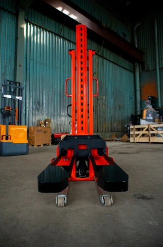 Штабелер самоподъемный 0,5 т 1,5 м TOR CDD05B самоходный по ценам производителя в Санкт-Петербурге с доставкой по всей России