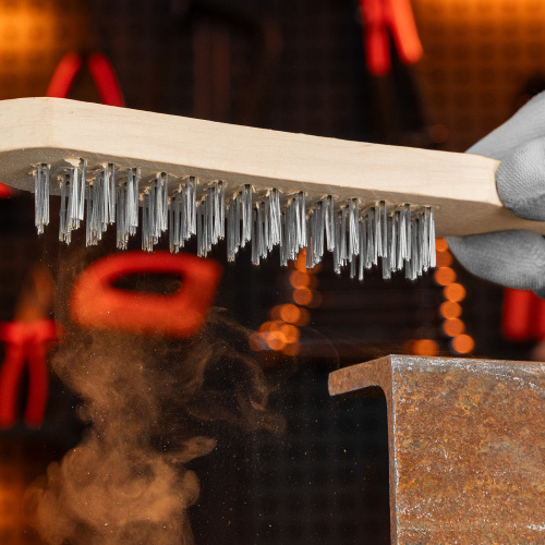 Щетка четырехрядная металлическая с деревянной ручкой Sparta по ценам производителя в Санкт-Петербурге с доставкой по всей России